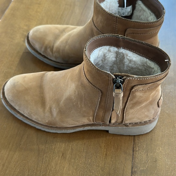 UGG, leather fur lined women’s ankle boots with zippers - Picture 4 of 9